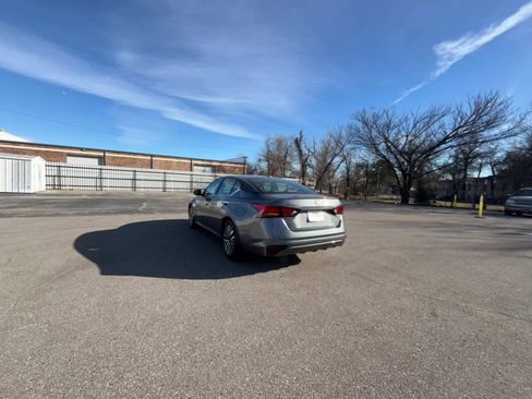 Used 2025 Nissan Altima 2.5 SV image 16