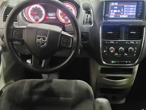 Used 2018 Dodge Grand Caravan SE image 22