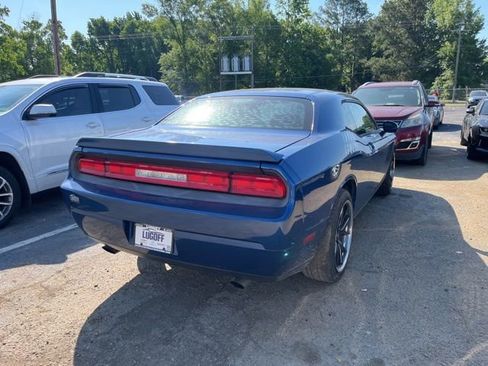 Used 2010 Dodge Challenger SE RWD image 4