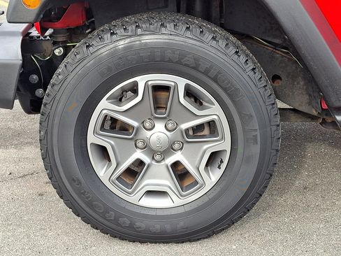 Used 2015 Jeep Wrangler Unlimited Rubicon w/ Connectivity Group image 9