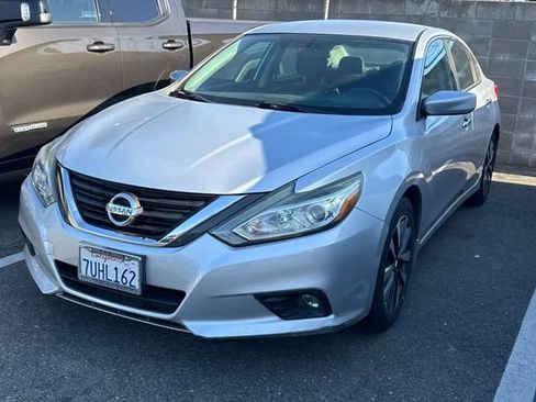 Used 2016 Nissan Altima 2.5 SV FWD image 8