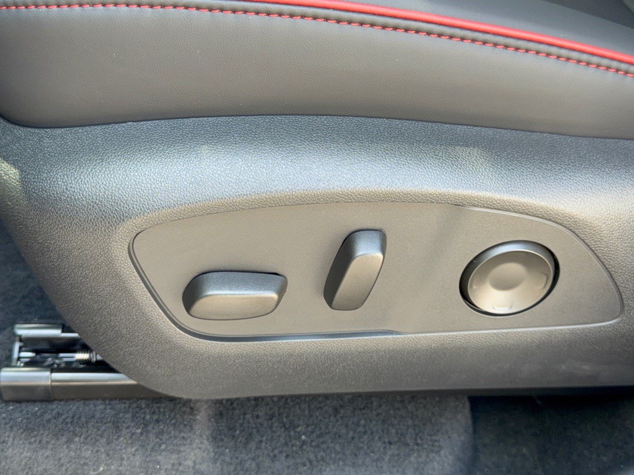 New 2027 Chevrolet Traverse RS w/ LPO, Floor Liner Package FWD image 16