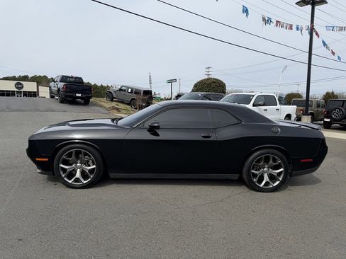 Used 2015 Dodge Challenger SXT image 7