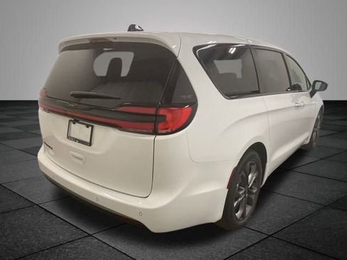New 2026 Chrysler Pacifica Select image 7