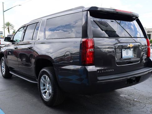 Used 2018 Chevrolet Suburban LT RWD image 3