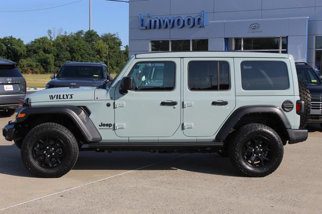 Used 2023 Jeep Wrangler Unlimited Sport AWD/4WD image 2