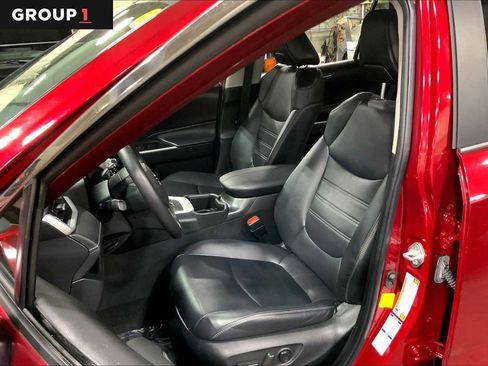 Used 2022 Toyota RAV4 XLE Premium image 8