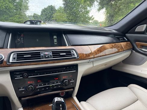 Used 2014 BMW 750Li RWD image 14