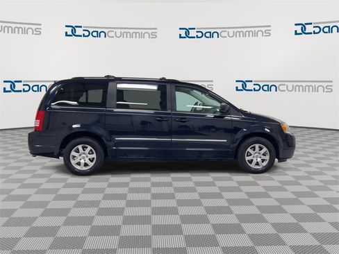 Used 2010 Chrysler Town & Country Touring w/ Heated Seat Group image 9