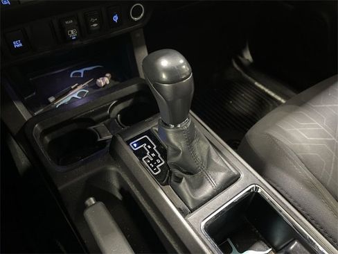 Used 2018 Toyota Tacoma SR5 image 25