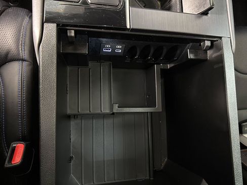 Used 2025 Toyota Sequoia Platinum AWD/4WD image 35
