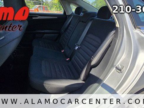 Used 2017 Ford Fusion SE image 30