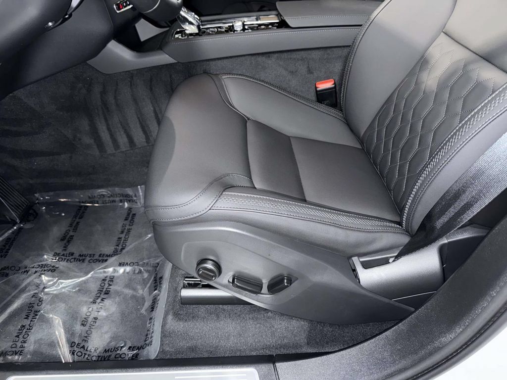Certified 2025 Volvo XC90 T8 Plus w/ Protection Package Premier AWD/4WD image 3
