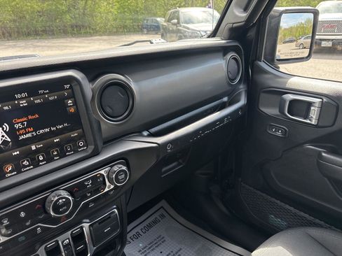 Used 2023 Jeep Wrangler Unlimited w/ Sun & Screen Package AWD/4WD image 31