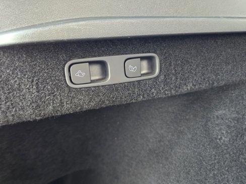 Used 2023 Tesla Model Y 2WD image 39