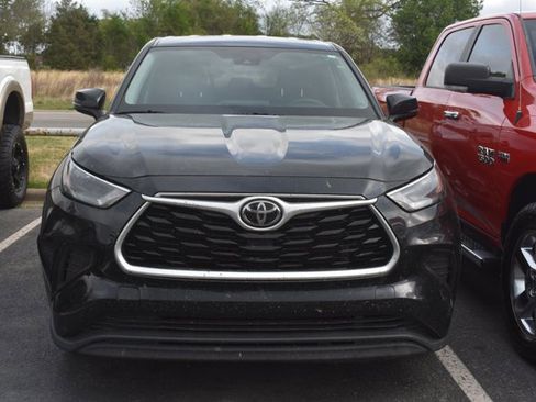 Used 2022 Toyota Highlander L image 2