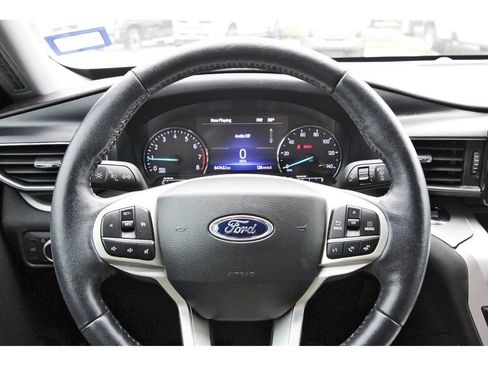 Used 2022 Ford Explorer XLT w/ Equipment Group 202A RWD image 9