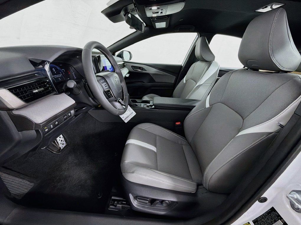 Used 2026 Toyota Camry SE FWD image 12