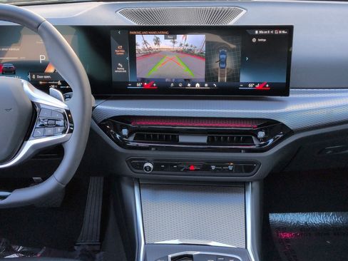 Used 2025 BMW 330i Sedan w/ Convenience Package image 30