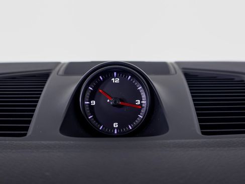 Certified 2023 Porsche Cayenne Platinum Edition image 14