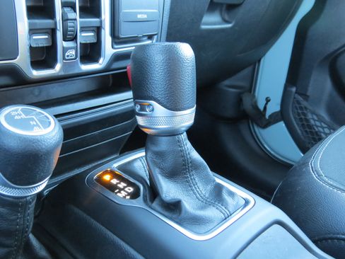 Used 2023 Jeep Wrangler Freedom Edition image 27