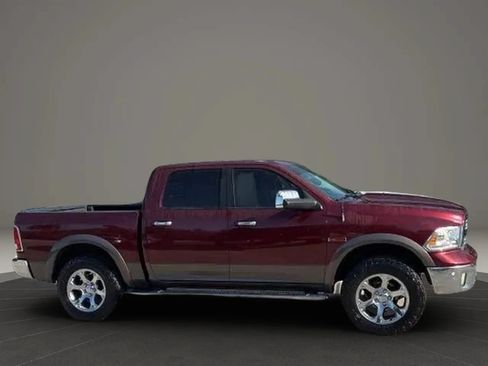 Used 2017 RAM 1500 Laramie w/ Convenience Group AWD/4WD image 4