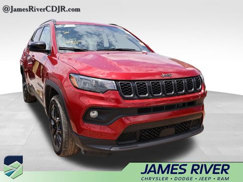 Used 2025 Jeep Compass Latitude w/ Altitude Special Edition AWD/4WD image 8