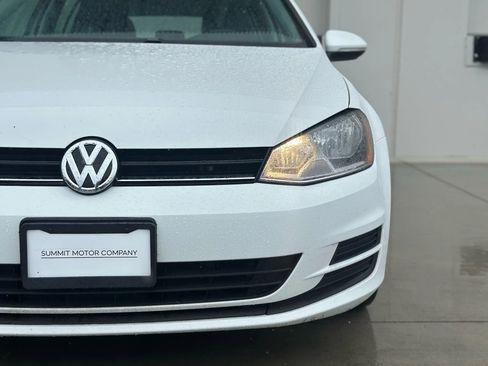 Used 2017 Volkswagen Golf S image 25