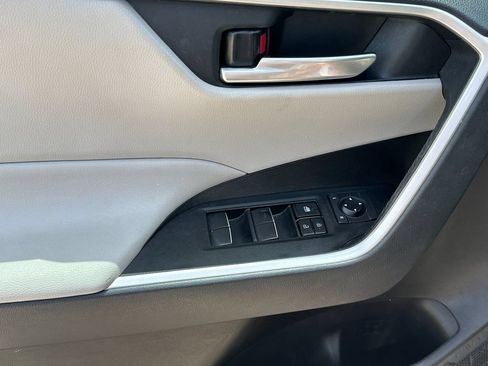 Used 2021 Toyota RAV4 XLE Premium FWD image 11