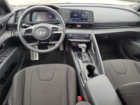 Used 2025 Hyundai Elantra Sport FWD image 14