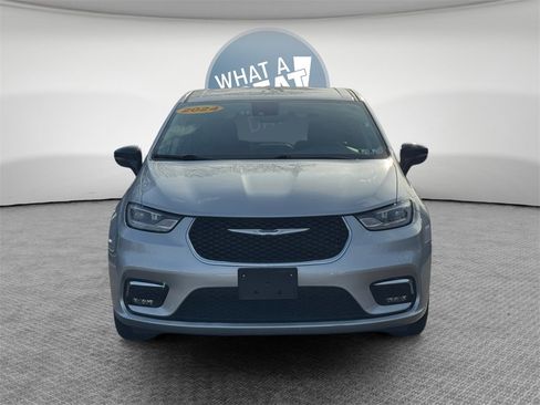 Certified 2024 Chrysler Pacifica Touring-L image 3