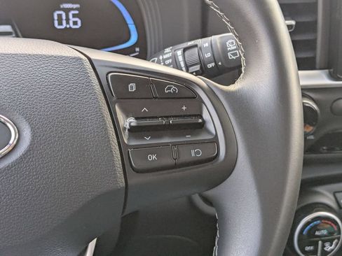 Used 2025 Hyundai Venue SEL FWD image 15