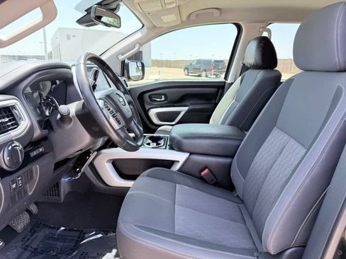 Used 2020 Nissan Titan SV w/ SV Convenience Package RWD image 16