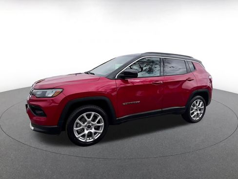 Used 2025 Jeep Compass Limited image 8