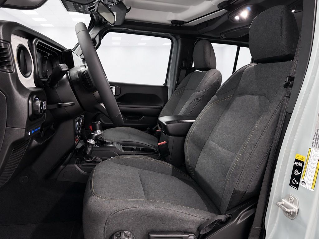 Used 2024 Jeep Wrangler Unlimited AWD/4WD image 16