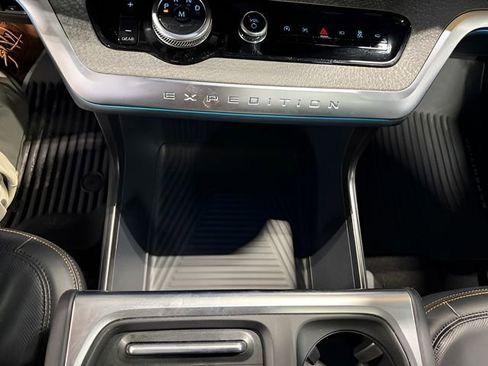 Used 2025 Ford Expedition Tremor AWD/4WD image 34