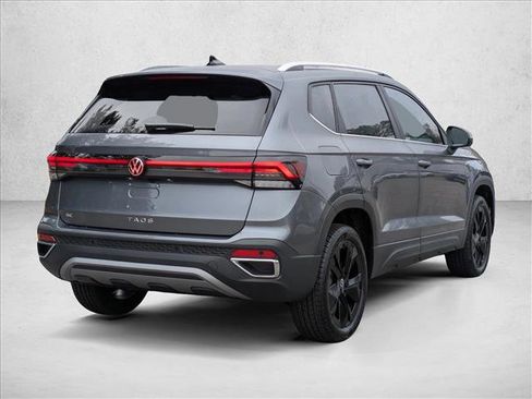 New 2026 Volkswagen Taos SE image 2