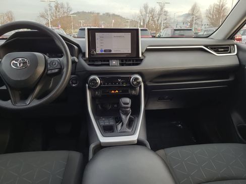 Used 2024 Toyota RAV4 XLE image 18