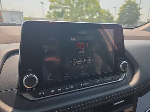 Used 2023 Nissan Rogue SV FWD image 23