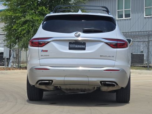 Used 2018 Buick Enclave Avenir w/ Avenir Technology Package FWD image 4