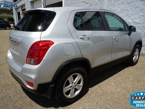 Used 2020 Chevrolet Trax LS w/ Tint and Cruise Package AWD/4WD image 10