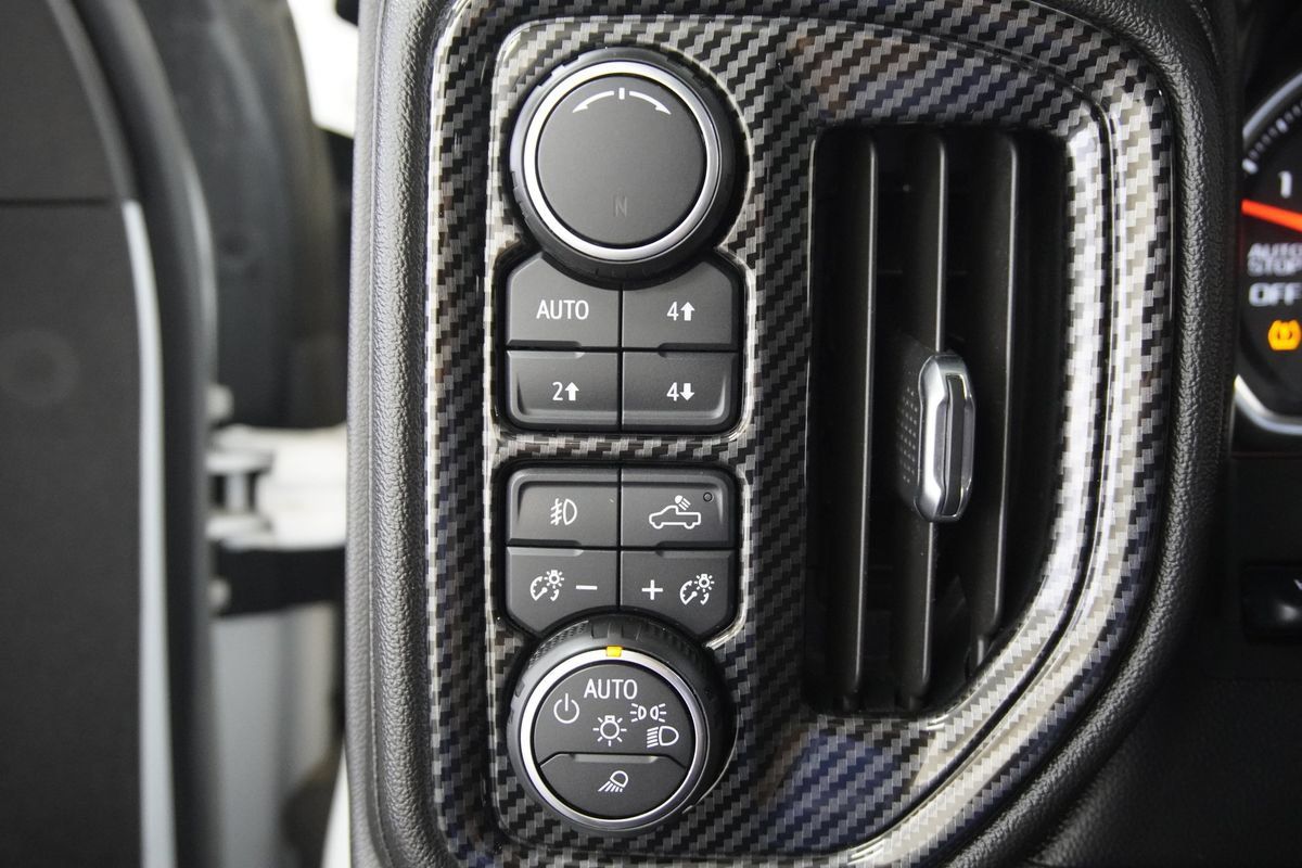 Used 2019 Chevrolet Silverado 1500 LTZ w/ LTZ Premium Package AWD/4WD image 18