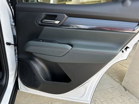 New 2026 GMC Terrain AT4 w/ Technology Package II AWD/4WD image 33