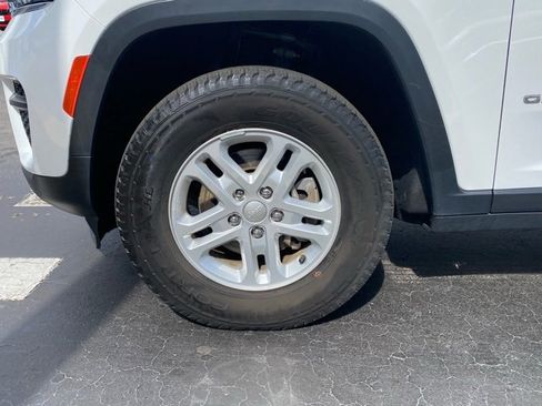 Used 2023 Jeep Grand Cherokee Laredo w/ Luxury Tech Group I image 10