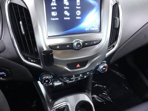 Used 2017 Chevrolet Cruze LT w/ Convenience Package FWD image 15