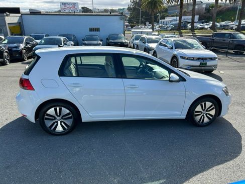 Used 2015 Volkswagen e-Golf SEL Premium image 4