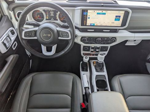 Used 2025 Jeep Gladiator Mojave image 6