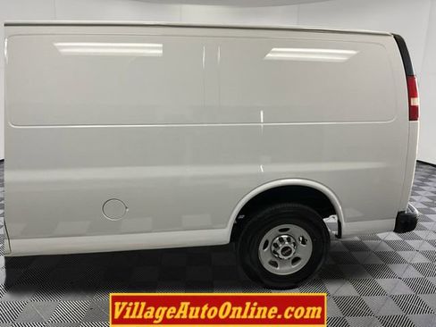 Used 2015 GMC Savana 2500 RWD image 9