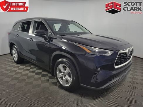 Used 2024 Toyota Highlander LE AWD/4WD image 1