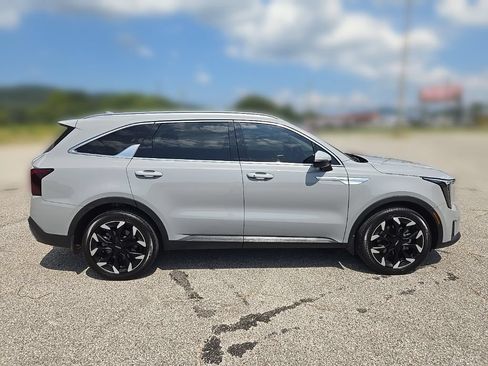 Used 2025 Kia Sorento EX FWD image 14